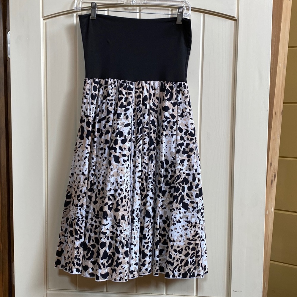 Carole Little full gored leopard print skirt w/roll down top